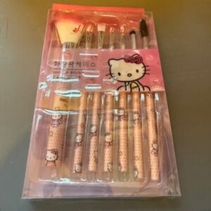 Hello Kitty makeup brush set